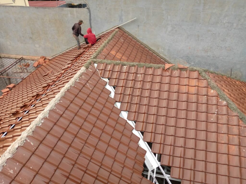 Planet Baja Ringan - Jasa Pasang Atap Dan Ganti Renovasi Atap Baja Ringan Tukang Pengalaman 082